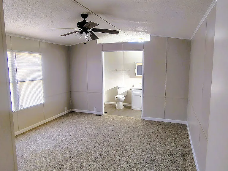 1900 Harper Dr #31 — Photo 4
