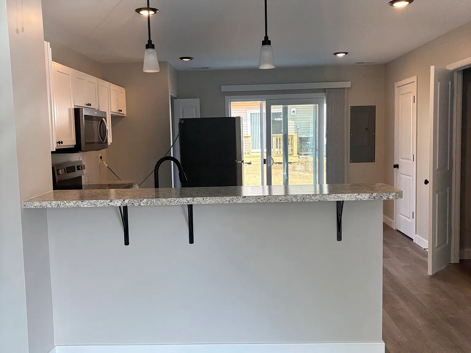 3 bed, 2.5 bath, 1224 sqft, $1,850 — Photo 3