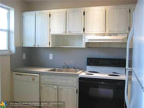 4th image of 1000 SE 3rd St APT 2