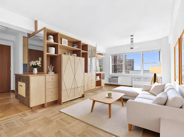 10 Plaza Street East image 2 of 5