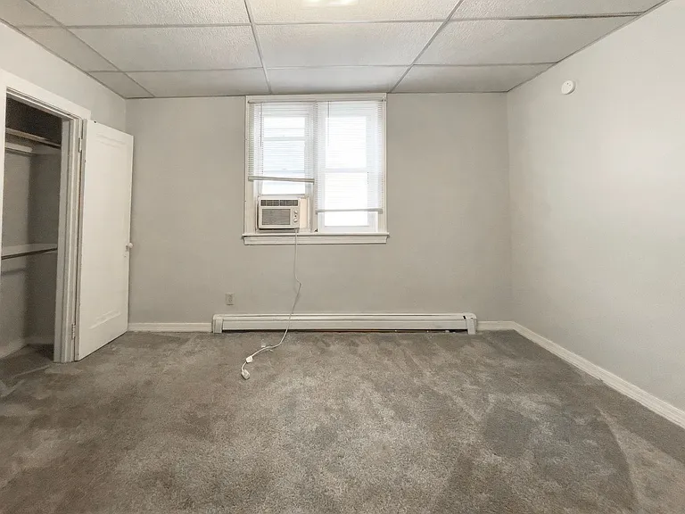 Preleasing For August! Close To Campus — Photo 7