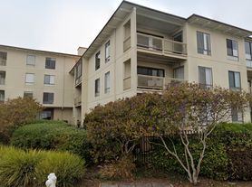 4 Admiral Dr