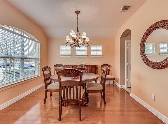 4th image of 2204 Creekdale Dr