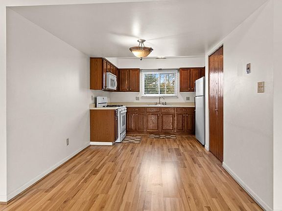 5th image of 351 Summit Park Ct W