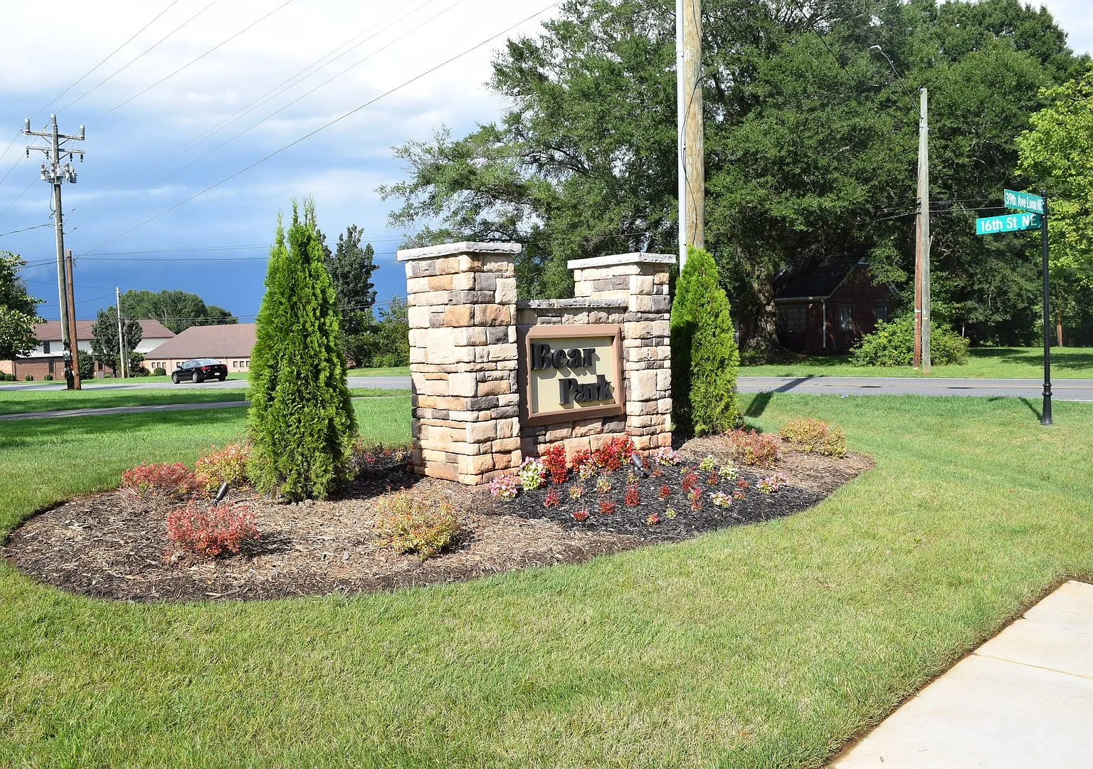 Modern 3Bedroom Townhome in Desirable Bear Park — Photo 1