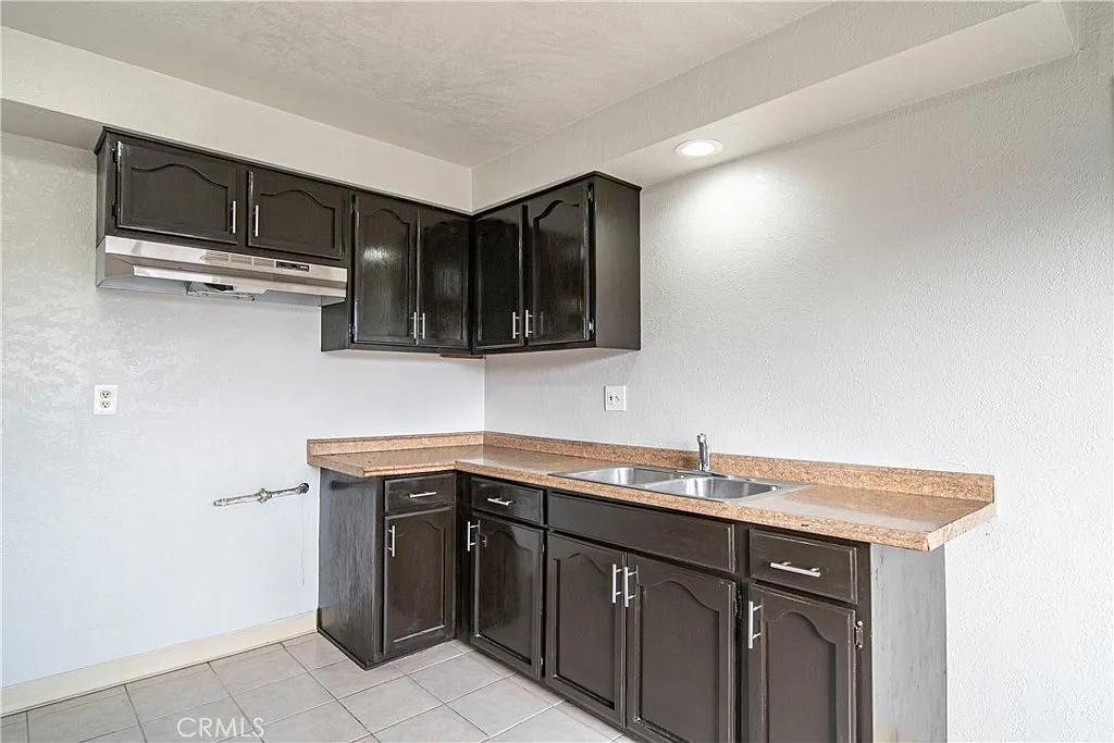 1308 E Oaks St — Photo 2