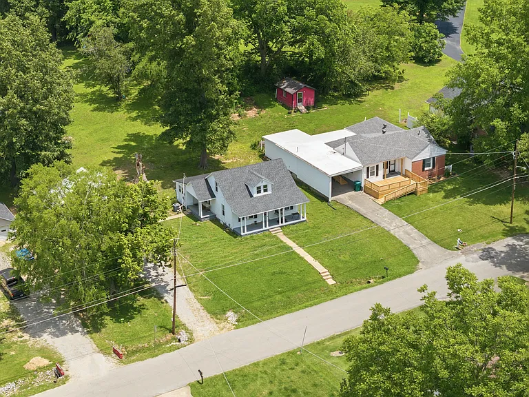 313 Knox St — Photo 20