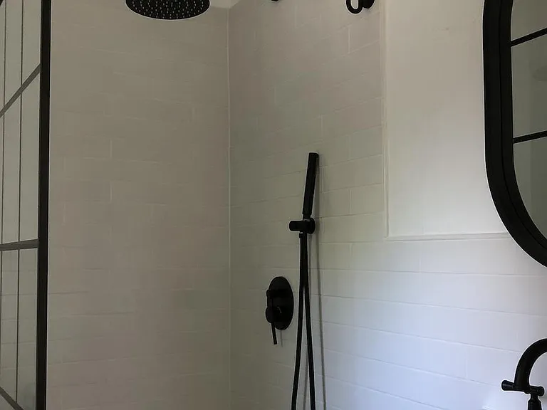 689 NE 61st St #5 — Photo 7