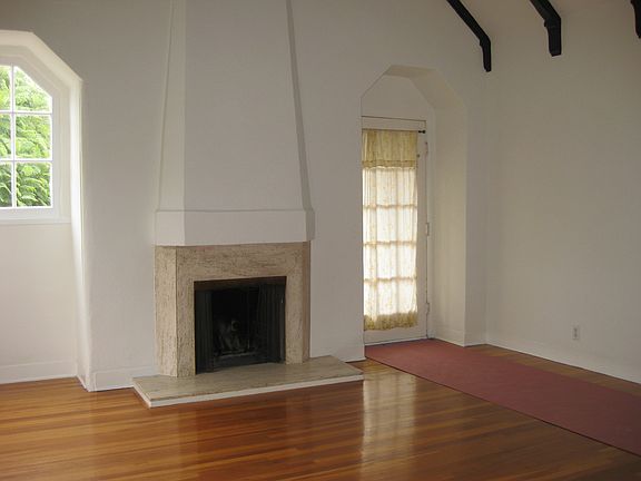 2nd image of 1939 N Alexandria Avenue # Top Floor