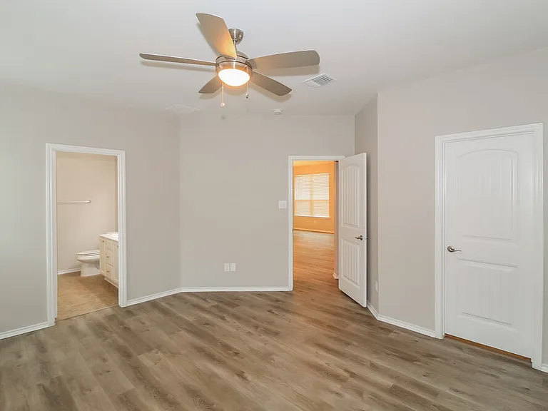 445 Sheepshank Dr — Photo 10