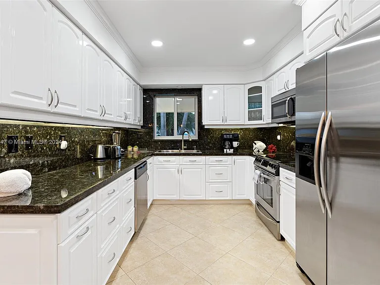 290 Tropic Dr — Photo 14