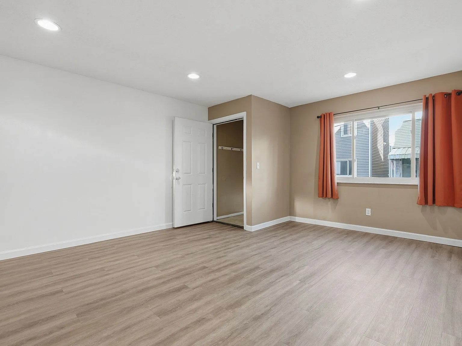3 bed, 2300 sqft, $2,650 — Photo 4
