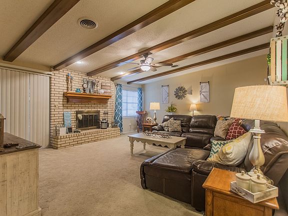 2nd image of 2701 Fair Oaks Cir