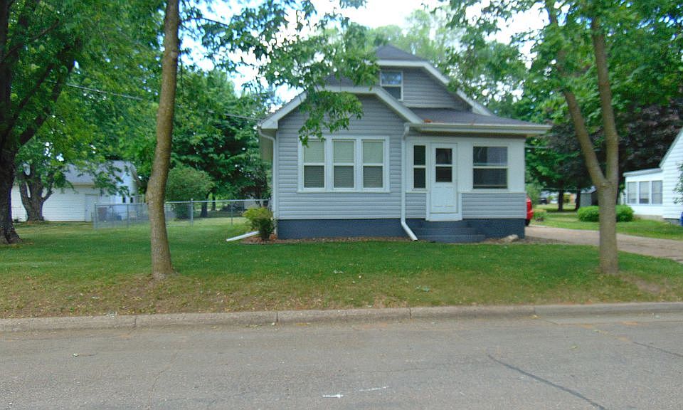 334 Portland Ave Chippewa Falls WI 54729 Zillow