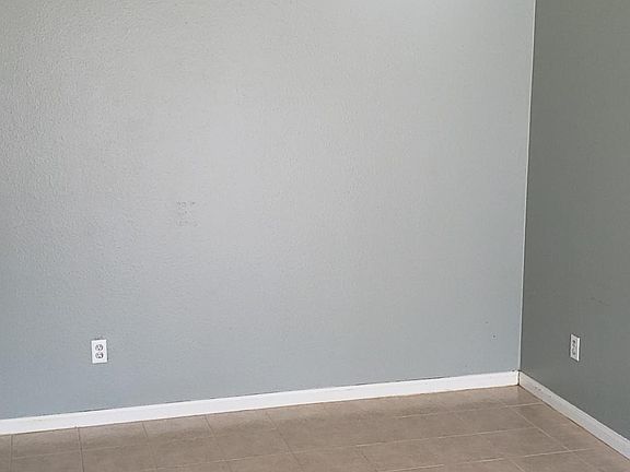 5th image of 2827 Southampton Way