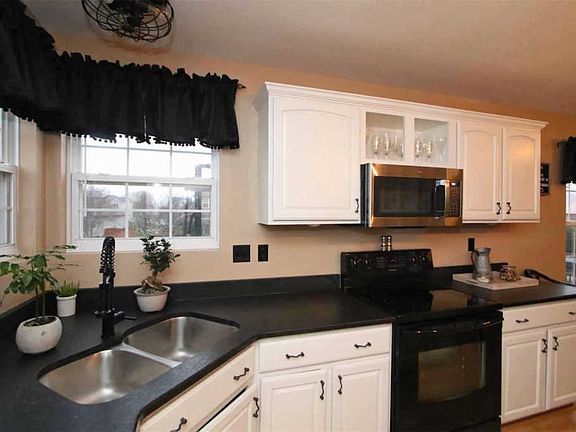 5th image of 3454 Vicksburg Dr