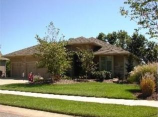 10007 Falcon Valley Dr, Lenexa, KS 66220