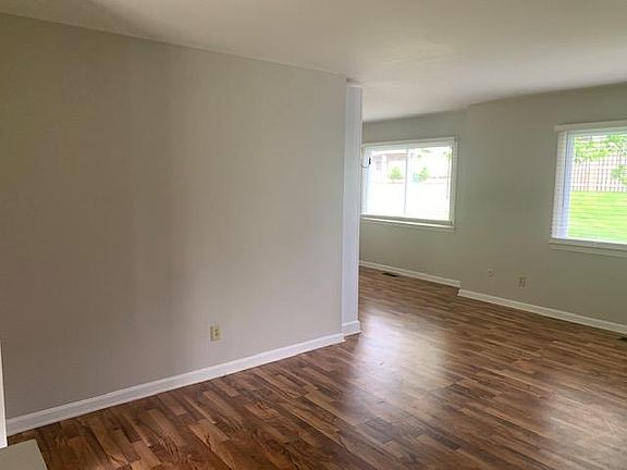4th image of 11411 Central Ct