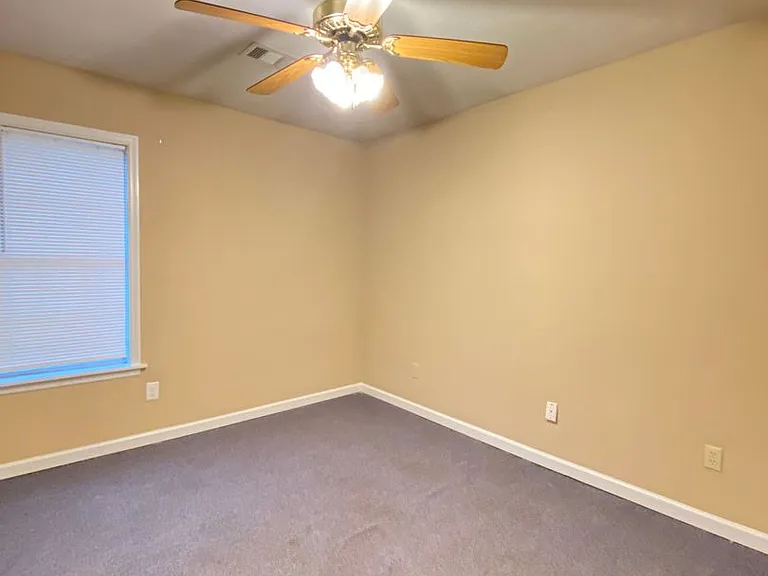 1139 Northlake Dr — Photo 4