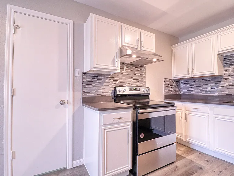 2221 Bowie Dr #7 — Photo 5