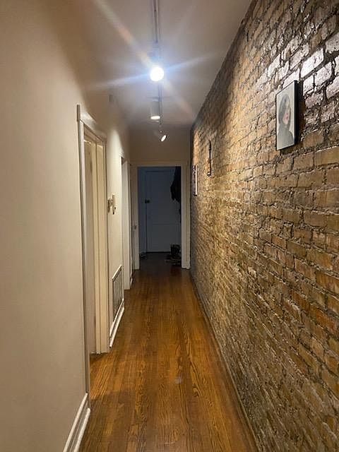 1st image of 740 W Cornelia Ave #1