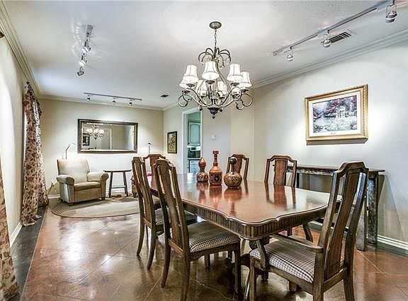 3rd image of 2809 Hunters Creek Dr