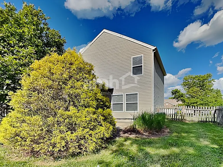 220 Hartford Ct — Photo 18