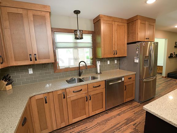 2nd image of 533 Crescent Dr