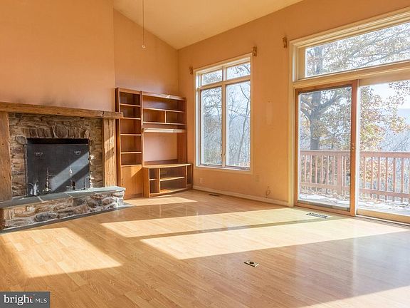 4th image of 3216 Hawks Hill Ln