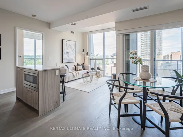 1 Yorkville Ave #1208, Toronto, ON M4W