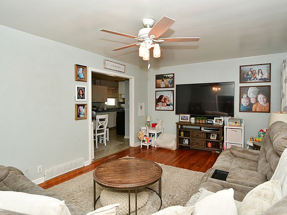 5th image of 2212 Winton Ave