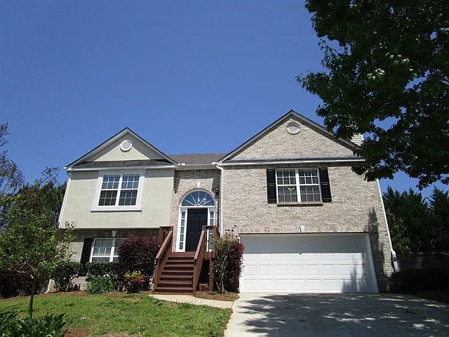 3 bed, 2.0 bath, 1695 sqft, $1,960 — Photo 1