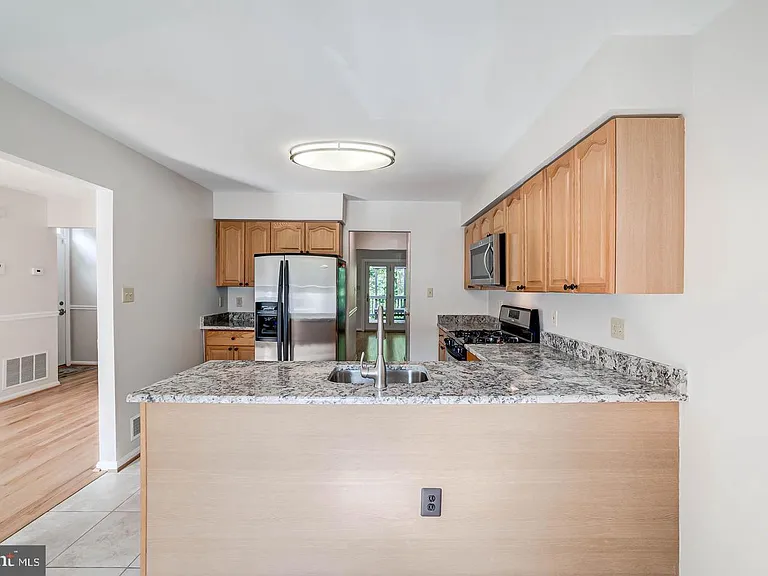 7208 Burton Hill Ct — Photo 10