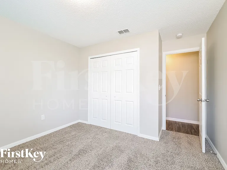984 Alsace Dr — Photo 11