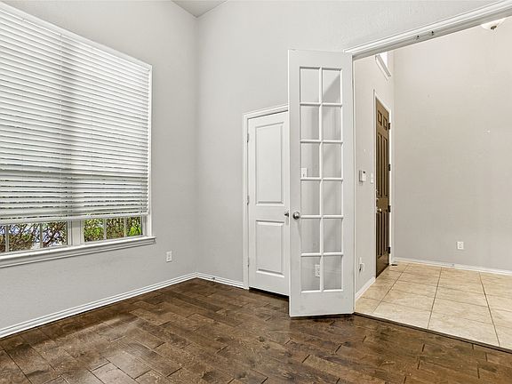 3rd image of 1136 Crest Meadow Dr
