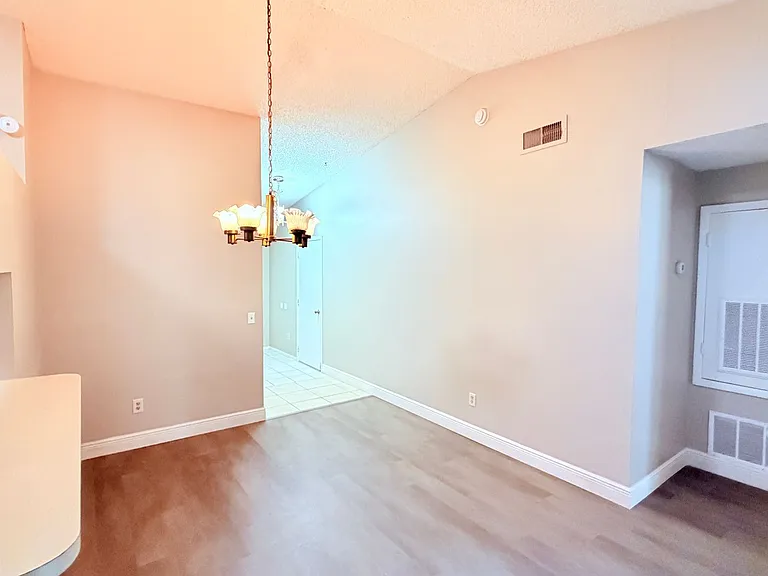 124 Clear Lake Cir — Photo 8