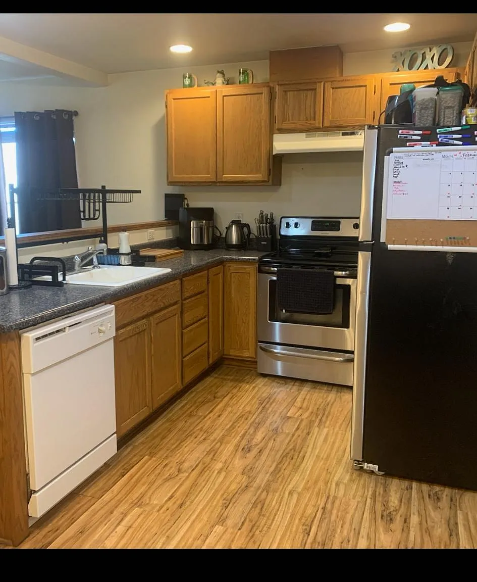 3 bed, 2.5 bath, 1310 sqft, $2,150 — Photo 2