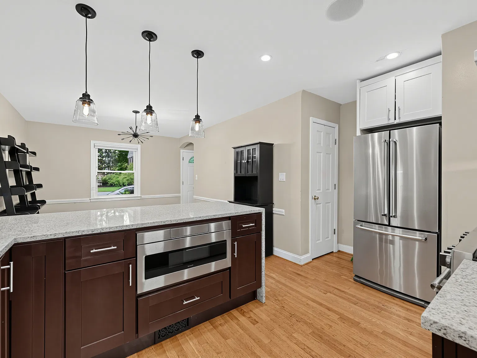 3 bed, 2.5 bath, 1995 sqft, $4,095 — Photo 2