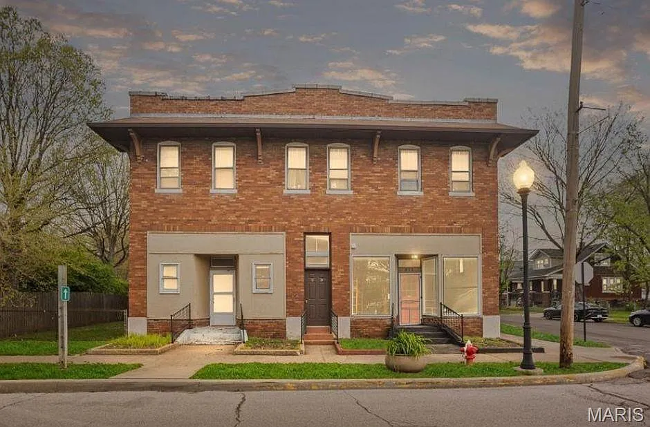 821/823 Niedringhaus Ave #A-d photo 1