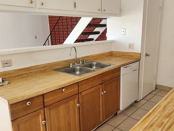 3rd image of 2946 Peachtree Dr Unit 2