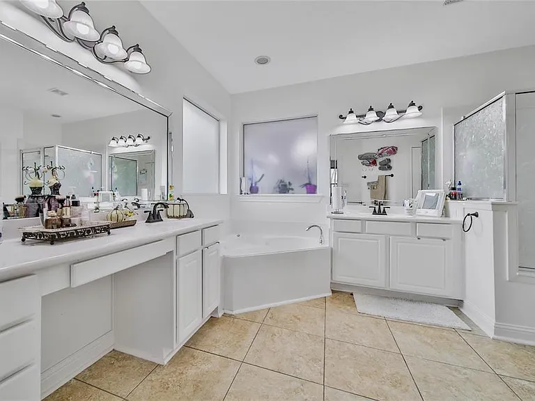 3831 Lakeridge Canyon Dr — Photo 30