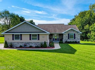 10152 Oakhill Rd, Holly, MI 48442