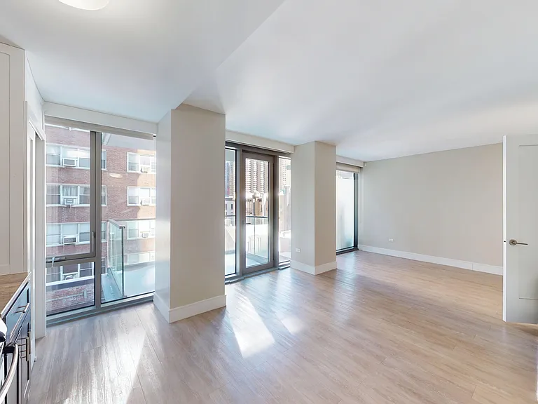 237 E 34th St #605 — Photo 5