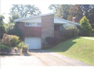 208 Blackridge Dr, Greensburg, PA 15601