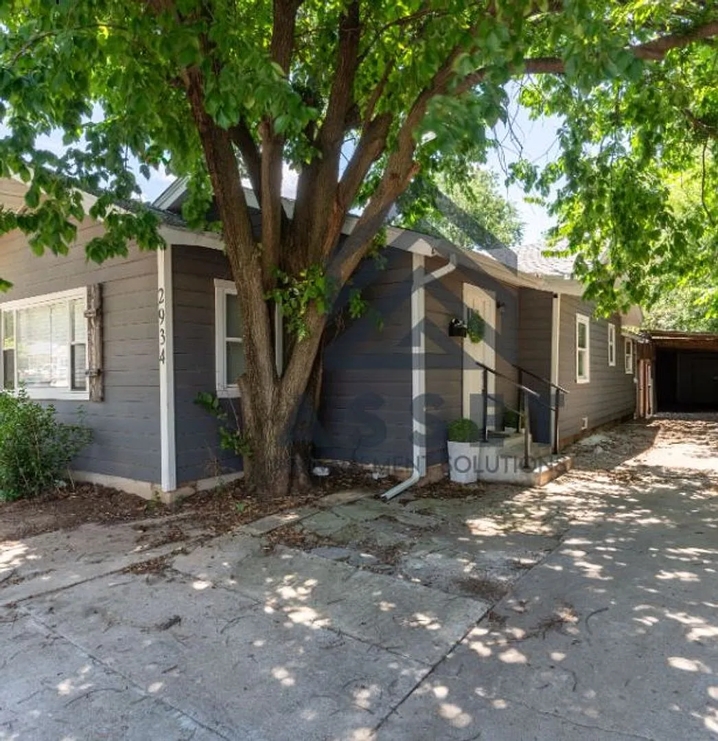 2934 NW 15th Street — Photo 1