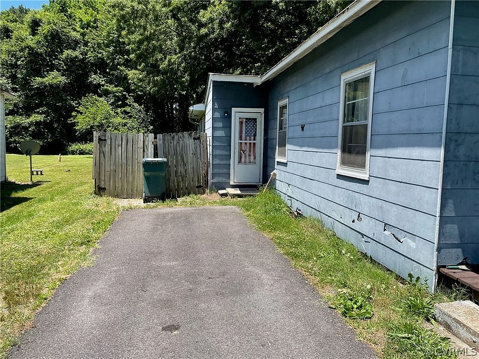 2nd image of 8 Ainsworth Ln