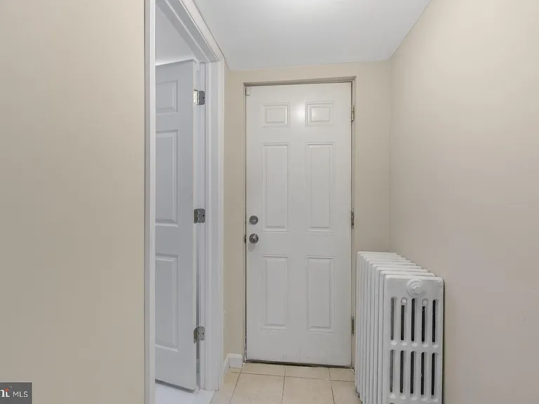 2323 E Cambria St — Photo 14