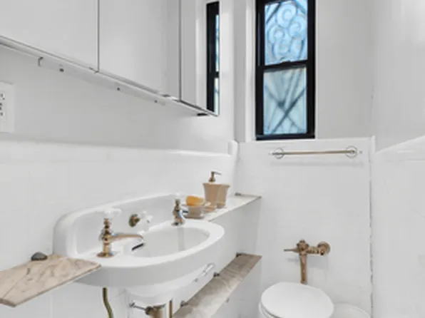 49 East 96th Street image 12 of 17