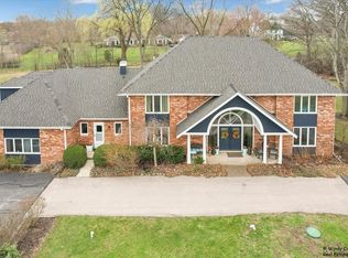 1375 Atkinson Rd, Libertyville, IL 60048