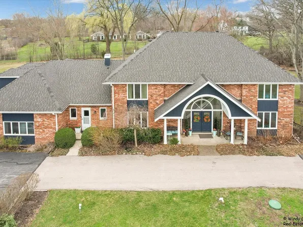 1375 Atkinson Rd, Libertyville, IL 60048